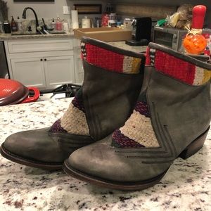 Steve Madden Freebird Kilim booties / size 8